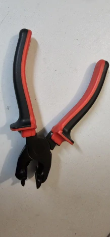 Upínací kleště na hydraulickou hadičku kotoučových brz na kolo od ServisKol.com