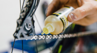 Mazání řetězu na kolo od ServisKol.com